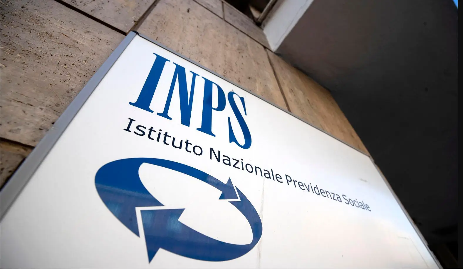 Non aspettare: ecco la guida per richiedere subito il bonus bollette sul sito INPS