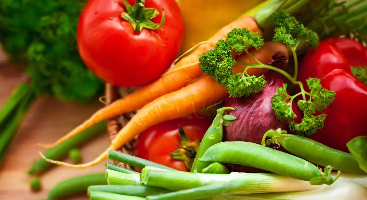 Allarme nottue dei prati: ecco cosa sono e perché stanno devastando i tuoi ortaggi